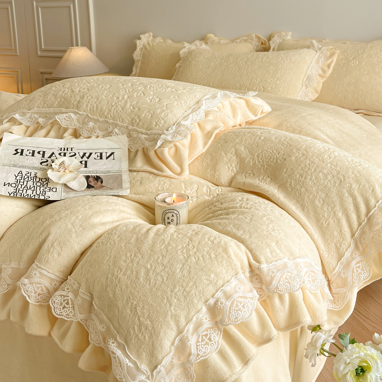 91家纺网 家纺一手货源 找家纺 逸尚阁 2025新款立体雕花牛奶绒花边款四件套--塔丽娜系列 塔丽娜-奶黄色