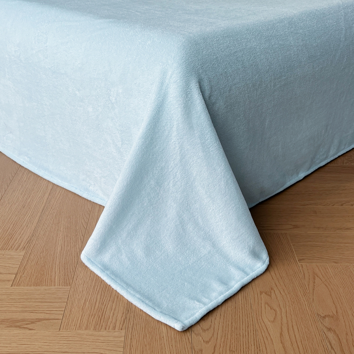 91家纺网 家纺一手货源 找家纺 逸尚阁 2025新款立体雕花牛奶绒花边款四件套--塔丽娜系列 塔丽娜-天空蓝