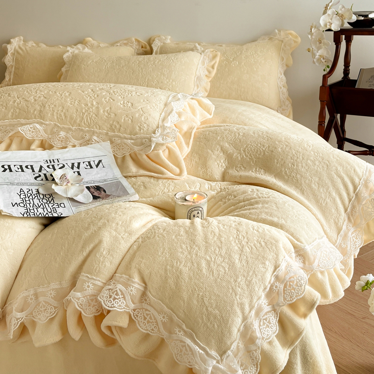 91家纺网 家纺一手货源 找家纺 逸尚阁 2025新款立体雕花牛奶绒花边款四件套--塔丽娜系列 塔丽娜-奶黄色