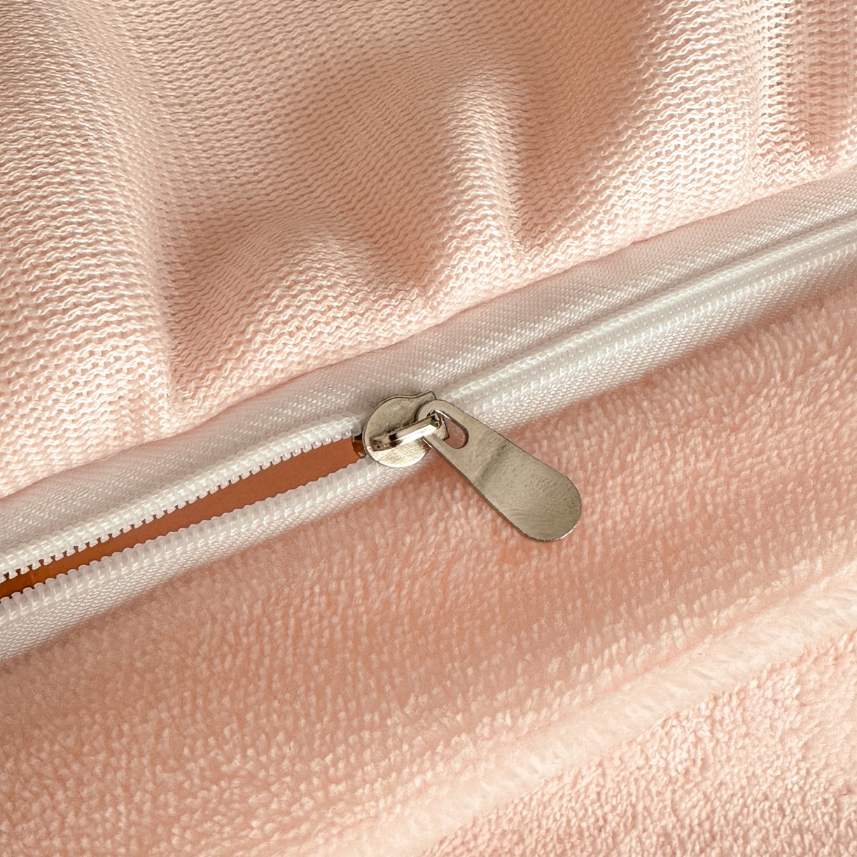 91家纺网 家纺一手货源 找家纺 逸尚阁 2025新款立体雕花牛奶绒花边款四件套--塔丽娜系列 塔丽娜-浅玉色