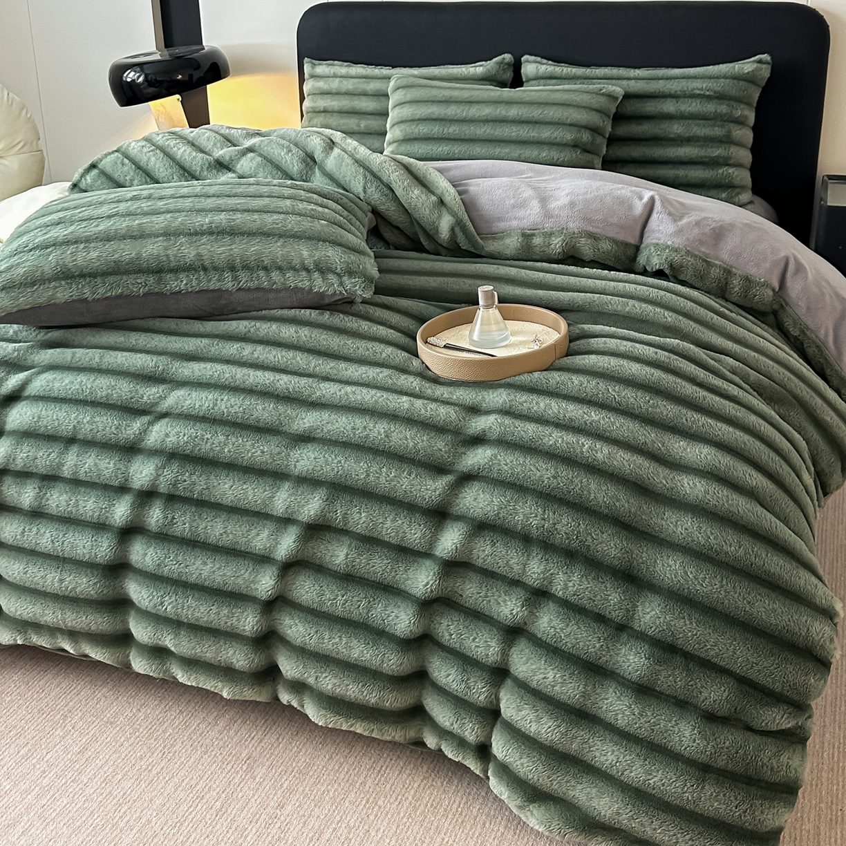 91家纺网 家纺一手货源 找家纺 （总）乐窝家纺仓储 2025新款高端定制加厚抽条兔毛床裙款四件套美拉德支持跨境外贸