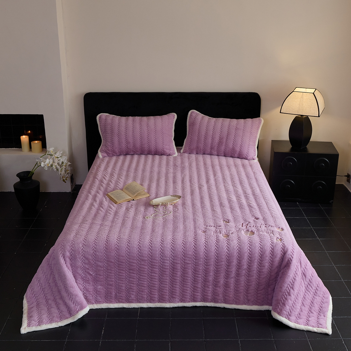 91家纺网 家纺一手货源 找家纺 鑫喜莱家纺 2025新款A版兔绒B版牛奶绒床盖绣花系列单件床褥垫软床垫床盖（三件套重量8.5斤） 典雅-丁香紫