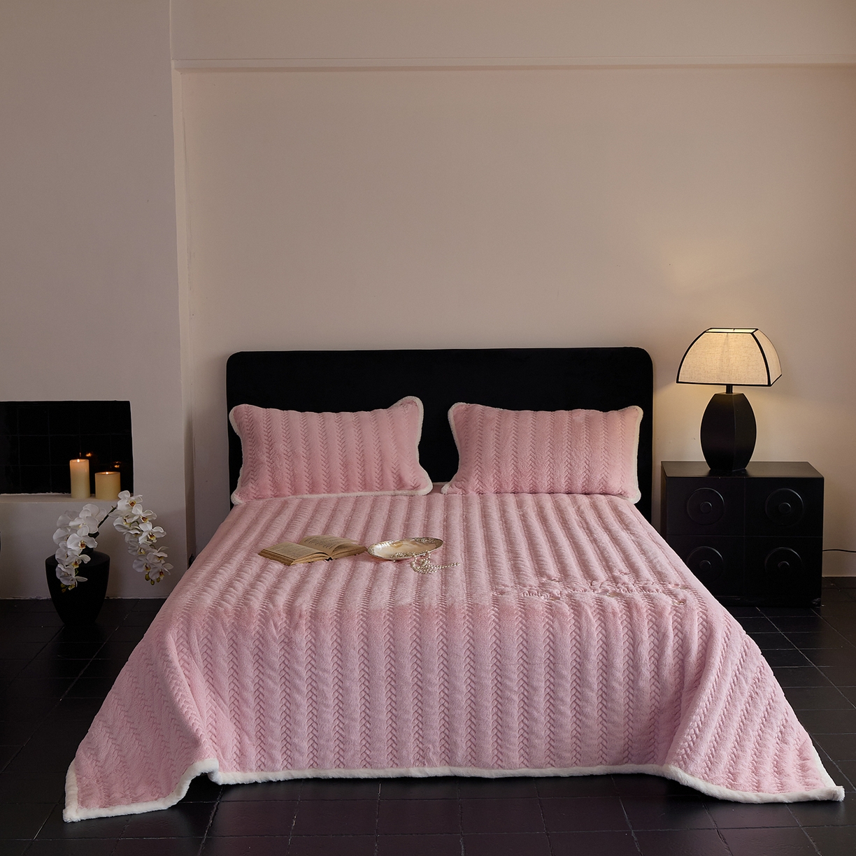 91家纺网 家纺一手货源 找家纺 鑫喜莱家纺 2025新款A版兔绒B版牛奶绒床盖绣花系列单件床褥垫软床垫床盖（三件套重量8.5斤） 典雅-藕粉