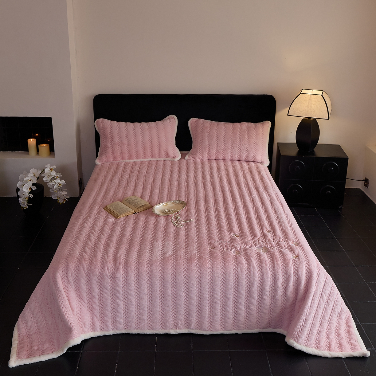 91家纺网 家纺一手货源 找家纺 鑫喜莱家纺 2025新款A版兔绒B版牛奶绒床盖绣花系列单件床褥垫软床垫床盖（三件套重量8.5斤） 典雅-藕粉