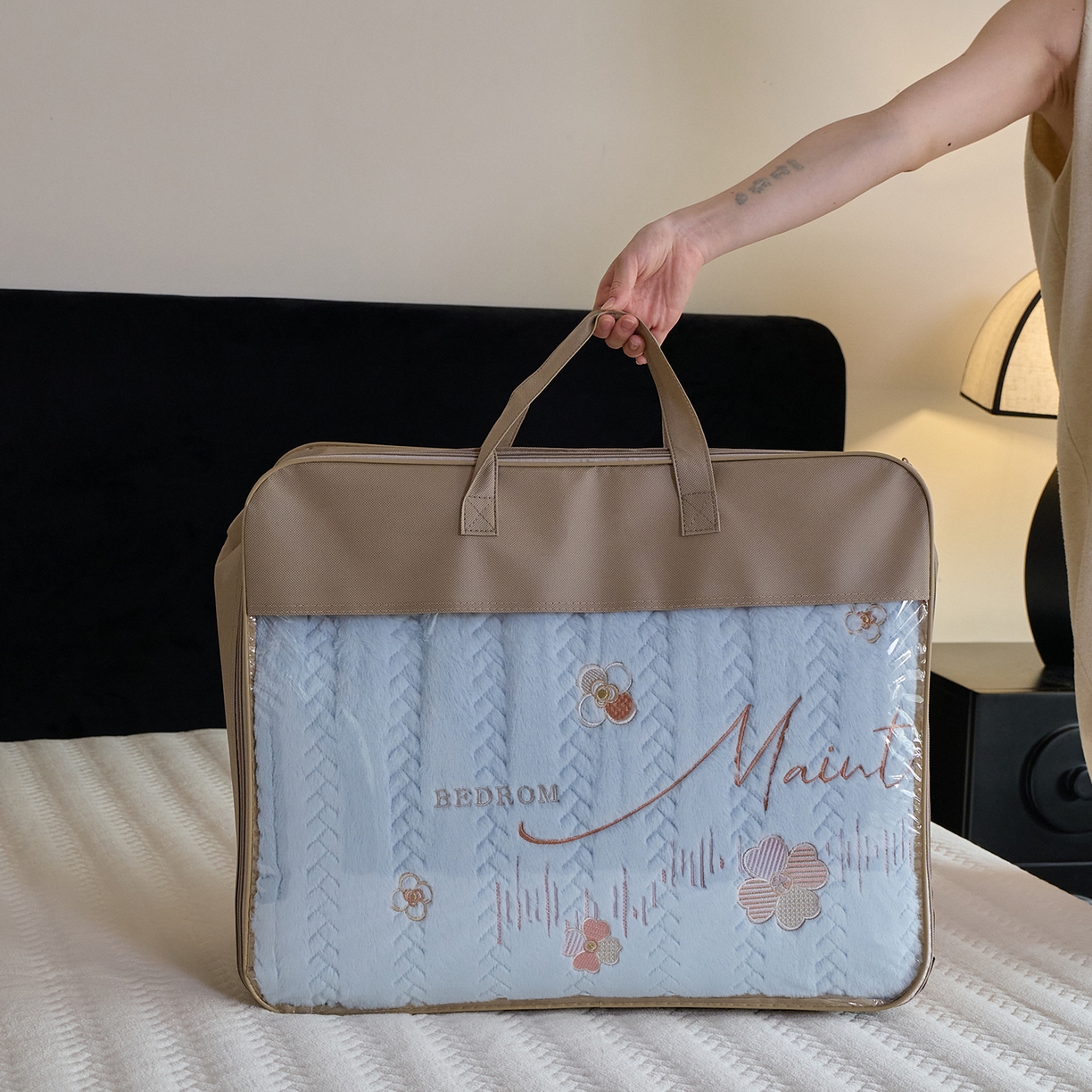 鑫喜莱家纺 2025新款A版兔绒B版牛奶绒床盖绣花系列单件床褥垫软床垫床盖（三件套重量8.5斤） 包装