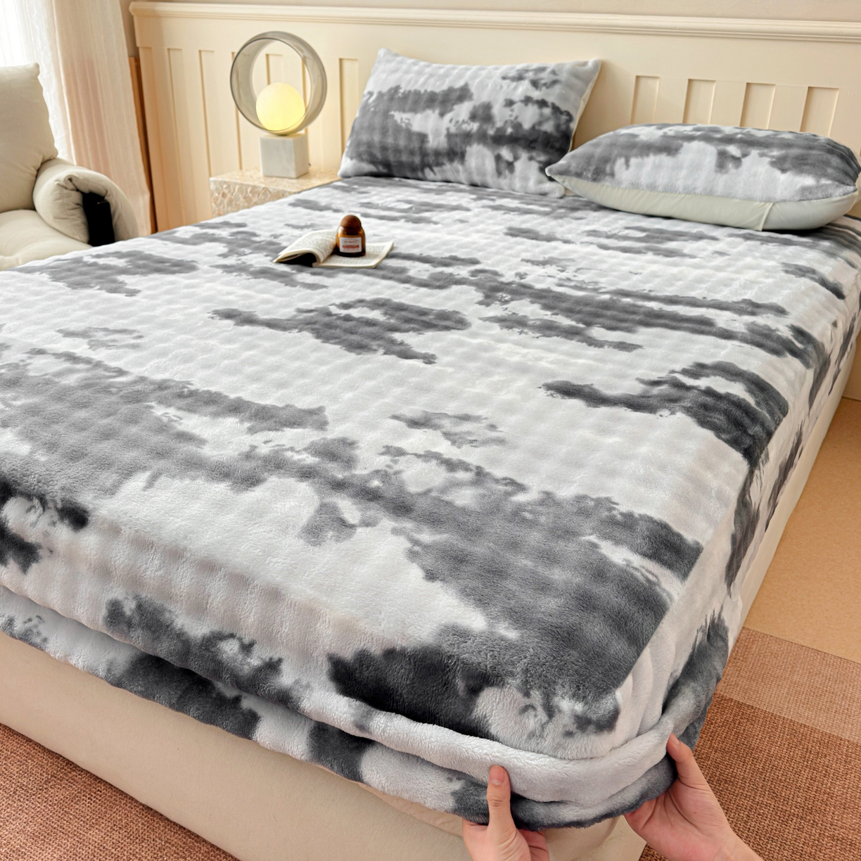91家纺网 家纺一手货源 找家纺 2025新款兔毛绒高克重保暖床笠 席梦思床笠 云端-灰白
