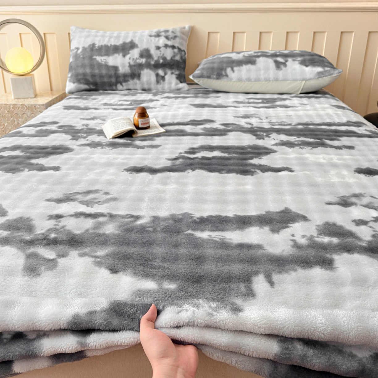 91家纺网 家纺一手货源 找家纺 2025新款兔毛绒高克重保暖床笠 席梦思床笠 云端-灰白