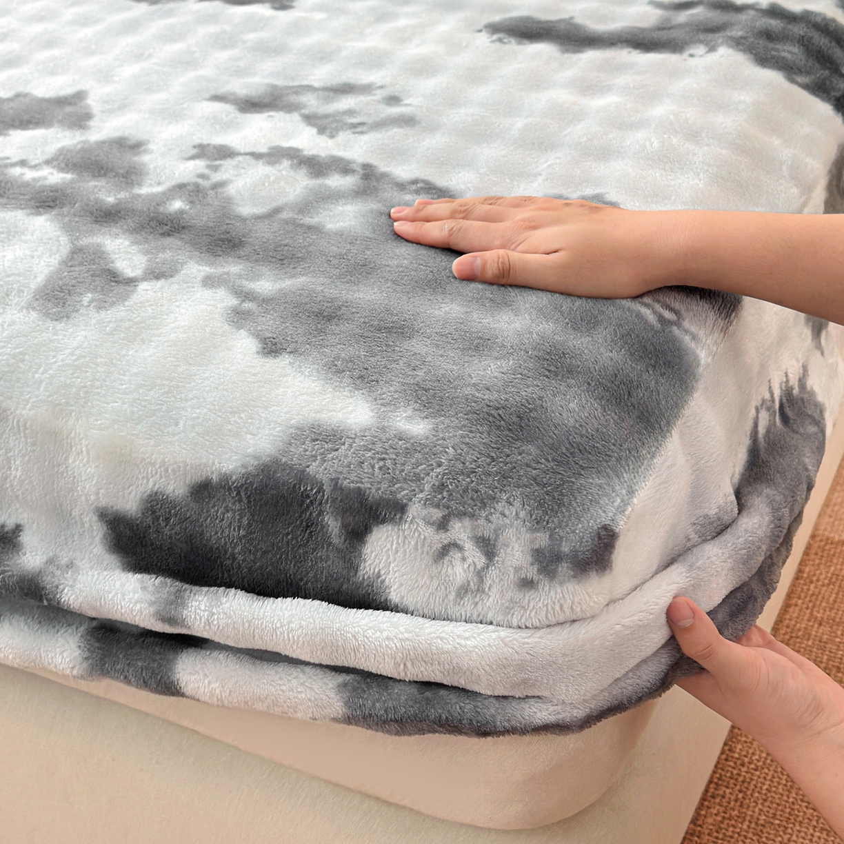 91家纺网 家纺一手货源 找家纺 2025新款兔毛绒高克重保暖床笠 席梦思床笠 云端-灰白