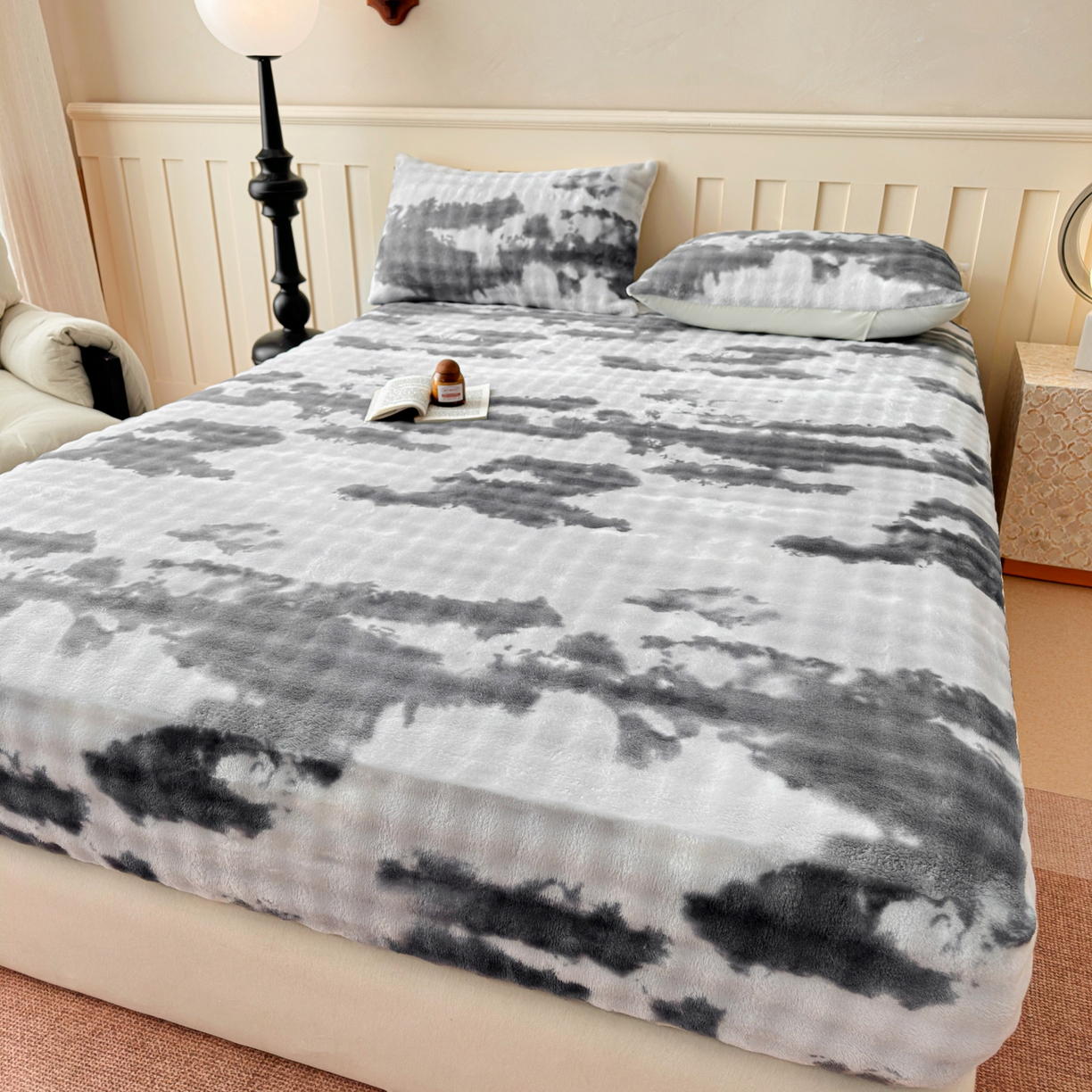 91家纺网 家纺一手货源 找家纺 2025新款兔毛绒高克重保暖床笠 席梦思床笠 云端-灰白