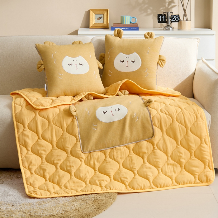 （总）金喜 2025新款针织棉抱枕靠垫午睡盖毯被酷儿小羊抱枕抱枕被被四季款