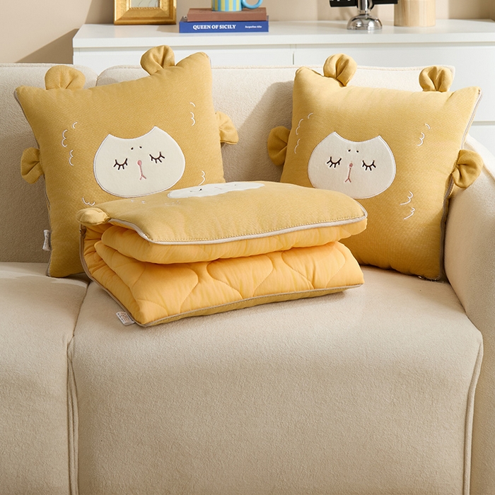 91家纺网 家纺一手货源 找家纺 （总）金喜 2025新款针织棉抱枕靠垫午睡盖毯被酷儿小羊抱枕抱枕被被四季款