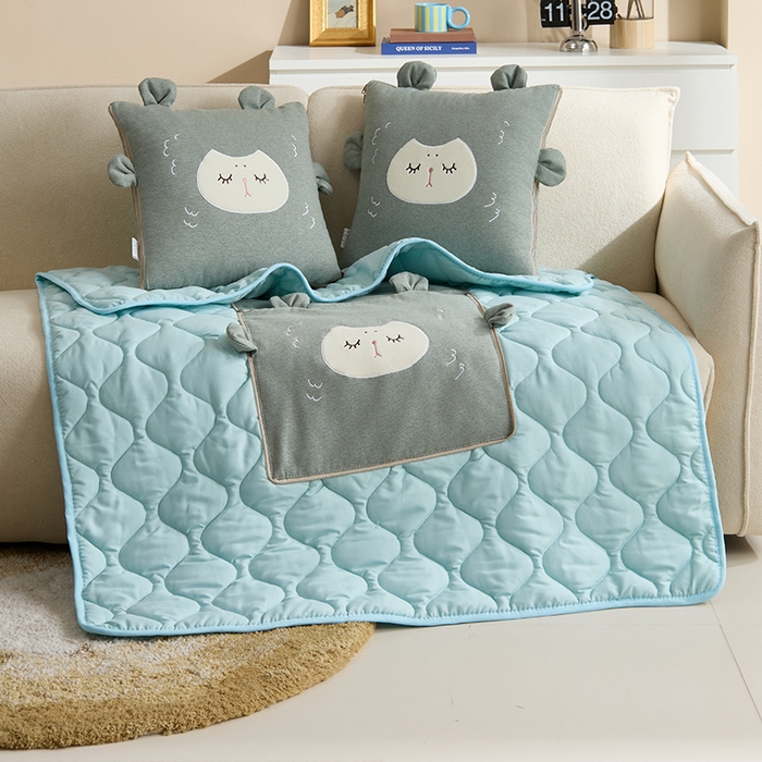 91家纺网 家纺一手货源 找家纺 （总）金喜 2025新款针织棉抱枕靠垫午睡盖毯被酷儿小羊抱枕抱枕被被四季款