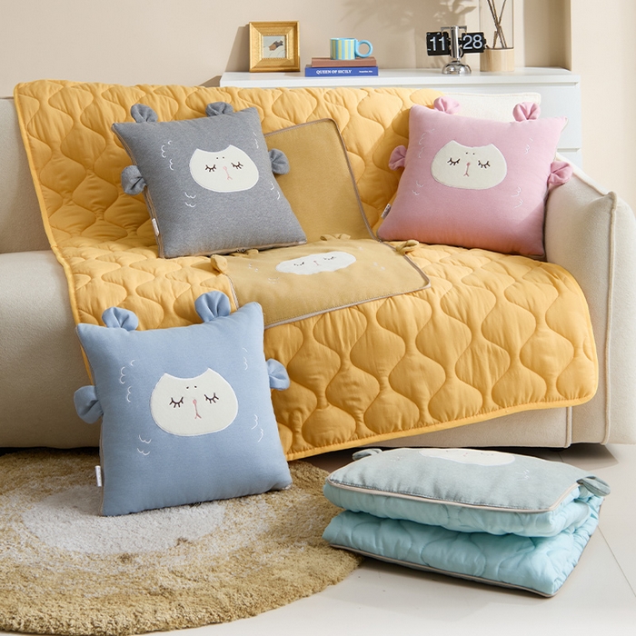 91家纺网 家纺一手货源 找家纺 金喜 2025新款针织棉抱枕靠垫午睡盖毯被酷儿小羊抱枕抱枕被被四季款 组合图仅供参考不可下单