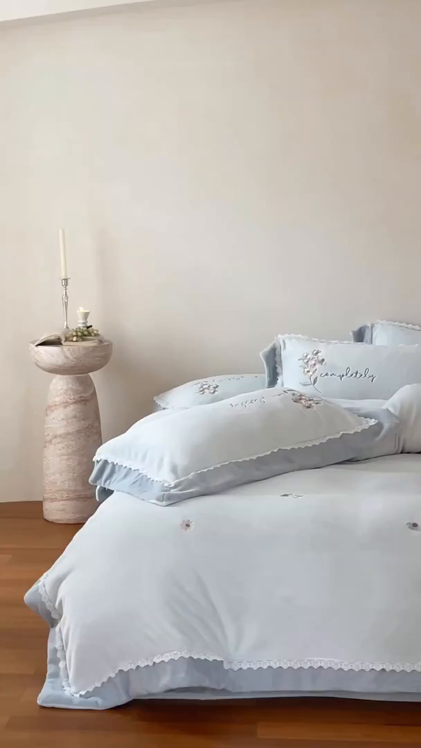 91家纺网 家纺一手货源 找家纺 （总）泽西家纺+V17798841158发大图 2025新品秋冬加厚保暖240克奶肤绒小清新花边宽边刺绣牛奶绒四件套-雏菊轻语