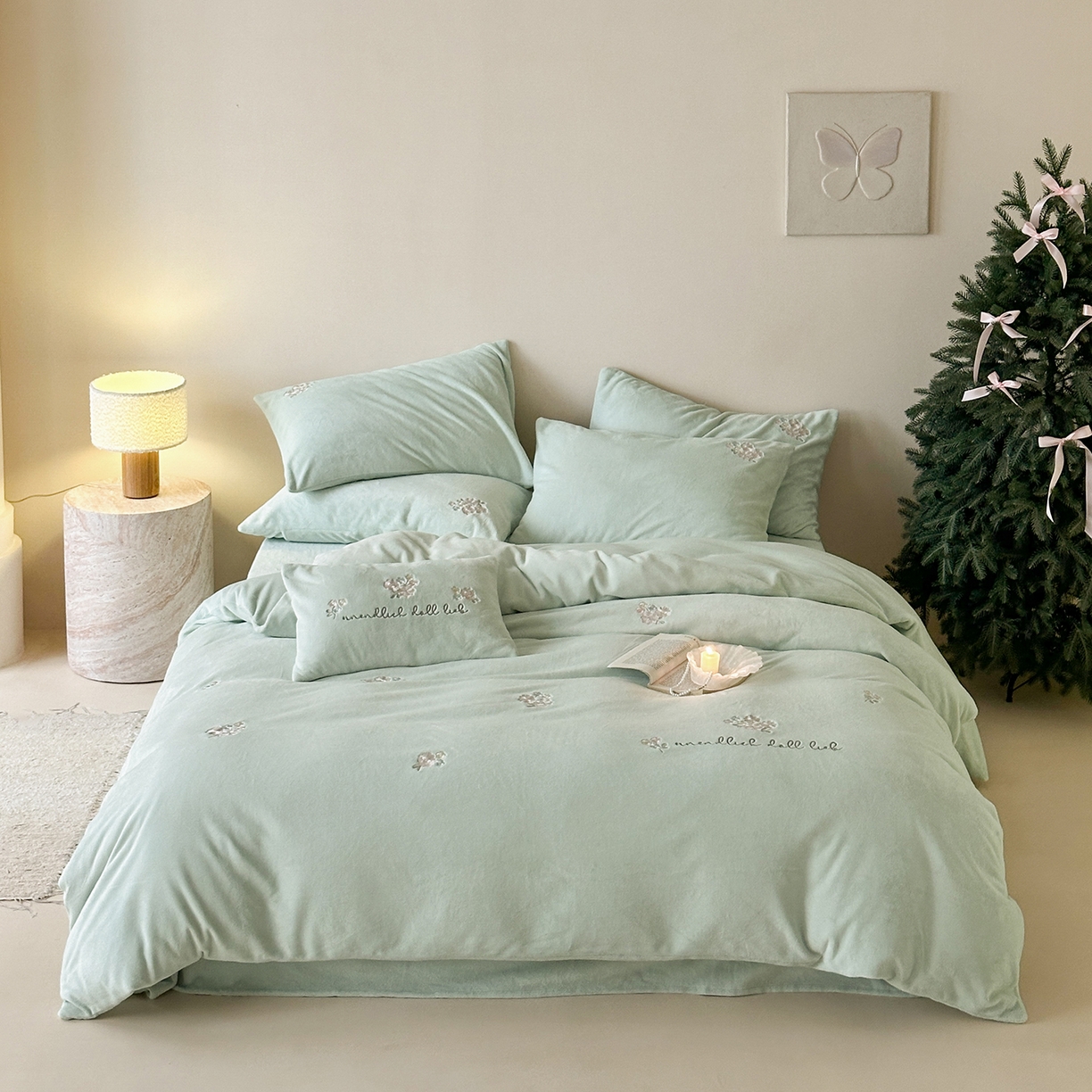 91家纺网 家纺一手货源 找家纺 （总）FORTWO家纺原创设计（FOR TWO家纺） 2025新款230克牛奶绒刺绣小清新牛绣花款四件套-