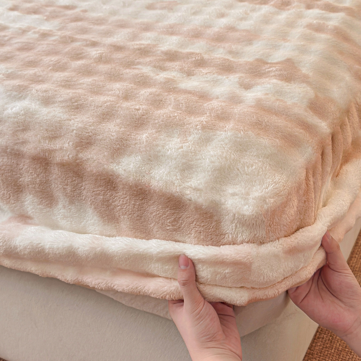 91家纺网 家纺一手货源 找家纺 2025新款兔毛绒高克重保暖床笠 席梦思床笠 云端-奶咖