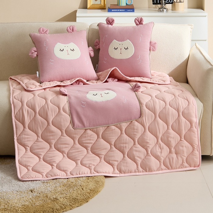 金喜 2025新款针织棉抱枕靠垫午睡盖毯被酷儿小羊抱枕抱枕被被四季款 针织棉小羊粉色