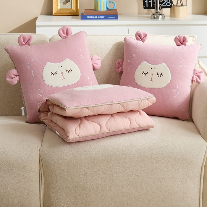 91家纺网 家纺一手货源 找家纺 金喜 2025新款针织棉抱枕靠垫午睡盖毯被酷儿小羊抱枕抱枕被被四季款 针织棉小羊粉色