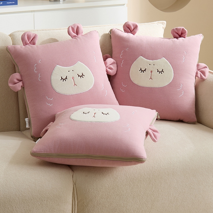 91家纺网 家纺一手货源 找家纺 金喜 2025新款针织棉抱枕靠垫午睡盖毯被酷儿小羊抱枕抱枕被被四季款 针织棉小羊粉色