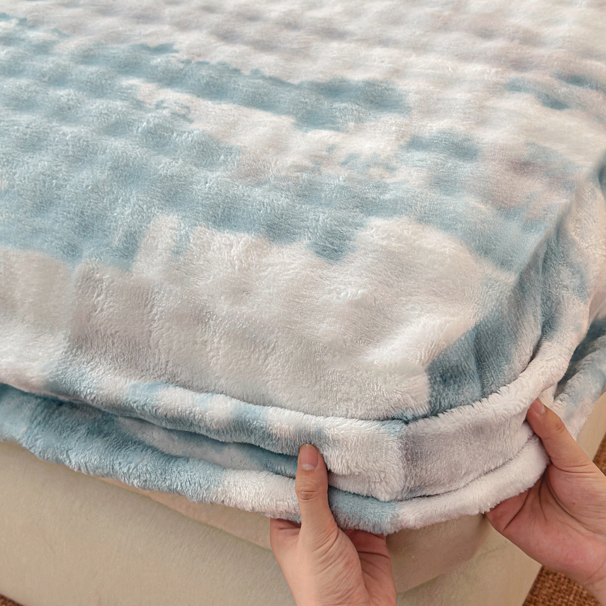 91家纺网 家纺一手货源 找家纺 2025新款兔毛绒高克重保暖床笠 席梦思床笠 云端-青兰