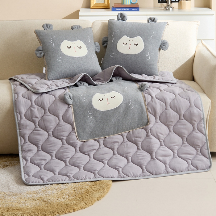 金喜 2025新款针织棉抱枕靠垫午睡盖毯被酷儿小羊抱枕抱枕被被四季款 针织棉小羊灰色