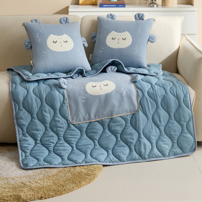 金喜 2025新款针织棉抱枕靠垫午睡盖毯被酷儿小羊抱枕抱枕被被四季款 针织棉小羊蓝色