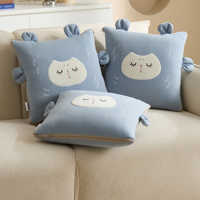 91家纺网 家纺一手货源 找家纺 金喜 2025新款针织棉抱枕靠垫午睡盖毯被酷儿小羊抱枕抱枕被被四季款 针织棉小羊蓝色