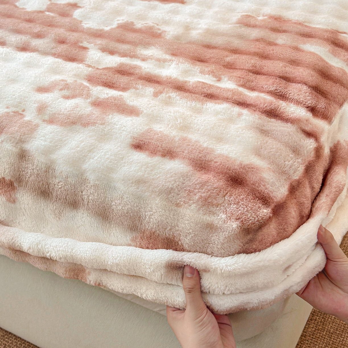 91家纺网 家纺一手货源 找家纺 2025新款兔毛绒高克重保暖床笠 席梦思床笠 云端-烟棕