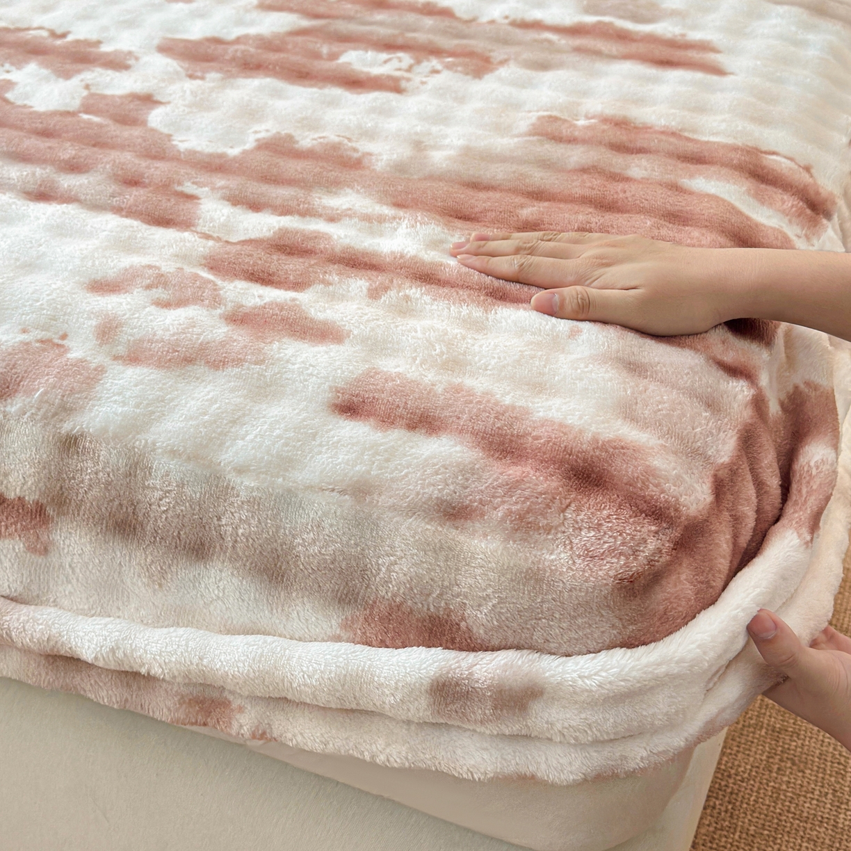 91家纺网 家纺一手货源 找家纺 2025新款兔毛绒高克重保暖床笠 席梦思床笠 云端-烟棕