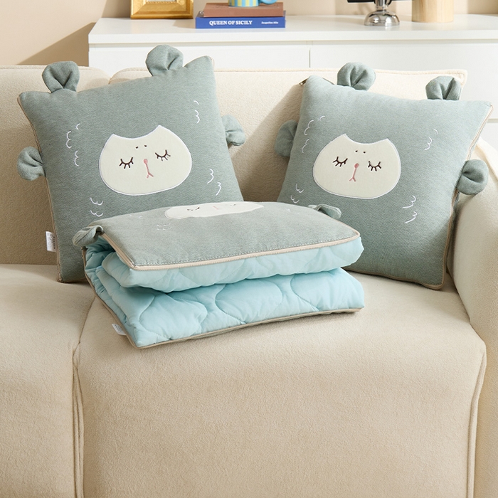 91家纺网 家纺一手货源 找家纺 金喜 2025新款针织棉抱枕靠垫午睡盖毯被酷儿小羊抱枕抱枕被被四季款 针织棉小羊绿色