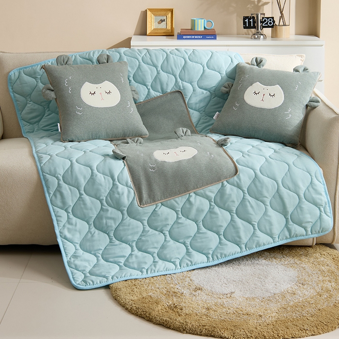 91家纺网 家纺一手货源 找家纺 金喜 2025新款针织棉抱枕靠垫午睡盖毯被酷儿小羊抱枕抱枕被被四季款 针织棉小羊绿色