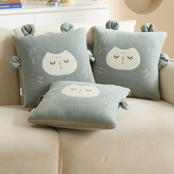 91家纺网 家纺一手货源 找家纺 金喜 2025新款针织棉抱枕靠垫午睡盖毯被酷儿小羊抱枕抱枕被被四季款 针织棉小羊绿色