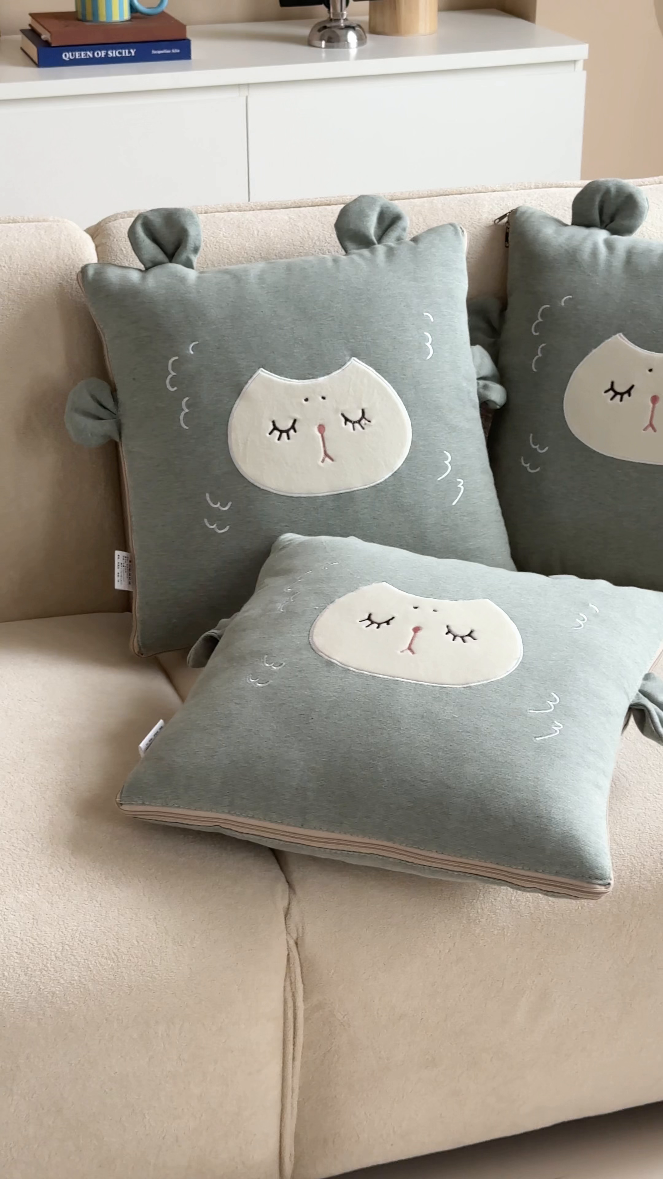 91家纺网 家纺一手货源 找家纺 金喜 2025新款针织棉抱枕靠垫午睡盖毯被酷儿小羊抱枕抱枕被被四季款 针织棉小羊绿色