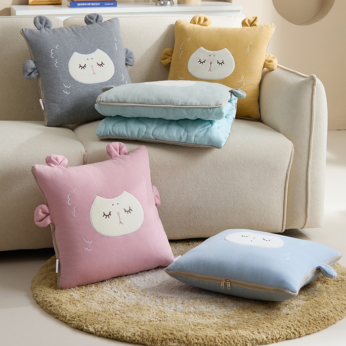 91家纺网 家纺一手货源 找家纺 金喜 2025新款针织棉抱枕靠垫午睡盖毯被酷儿小羊抱枕抱枕被被四季款 组合图仅供参考不可下单