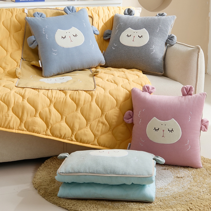 91家纺网 家纺一手货源 找家纺 金喜 2025新款针织棉抱枕靠垫午睡盖毯被酷儿小羊抱枕抱枕被被四季款 组合图仅供参考不可下单