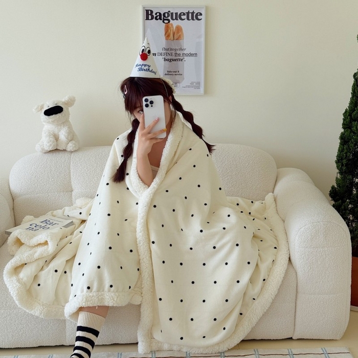 91家纺网 家纺一手货源 找家纺 顾里家纺 2025新款Chic韩系少女牛奶羊羔绒毯毛毯毯子-波点系 白波点