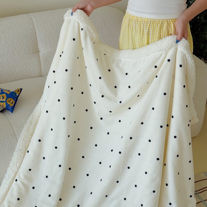 91家纺网 家纺一手货源 找家纺 顾里家纺 2025新款Chic韩系少女牛奶羊羔绒毯毛毯毯子-波点系 白波点