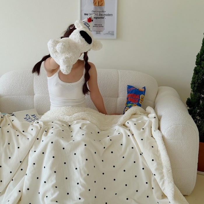 91家纺网 家纺一手货源 找家纺 顾里家纺 2025新款Chic韩系少女牛奶羊羔绒毯毛毯毯子-波点系 白波点