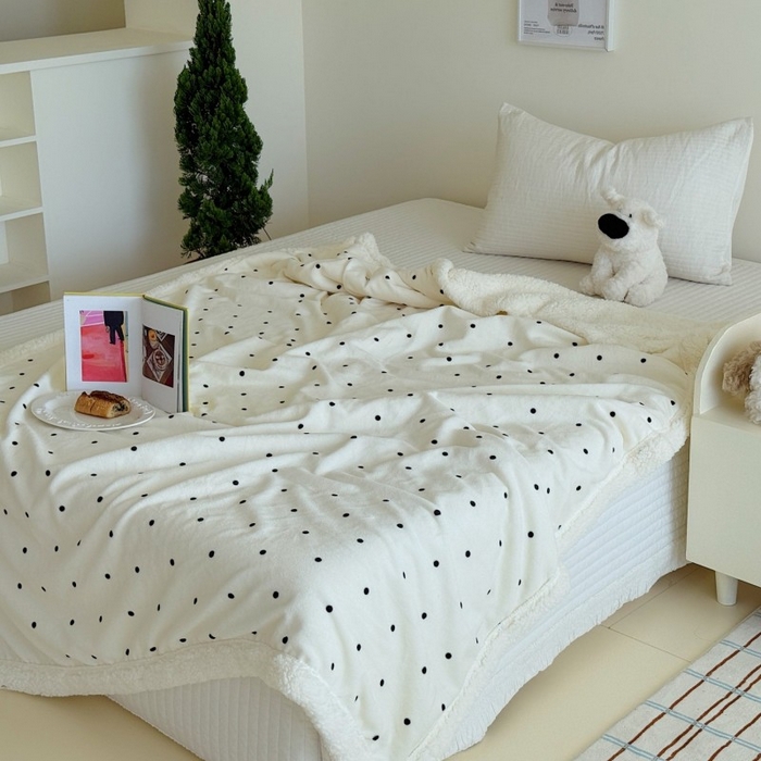 91家纺网 家纺一手货源 找家纺 顾里家纺 2025新款Chic韩系少女牛奶羊羔绒毯毛毯毯子-波点系 白波点