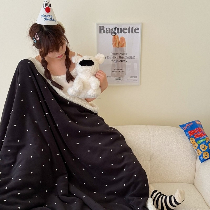 91家纺网 家纺一手货源 找家纺 顾里家纺 2025新款Chic韩系少女牛奶羊羔绒毯毛毯毯子-波点系 黑波点