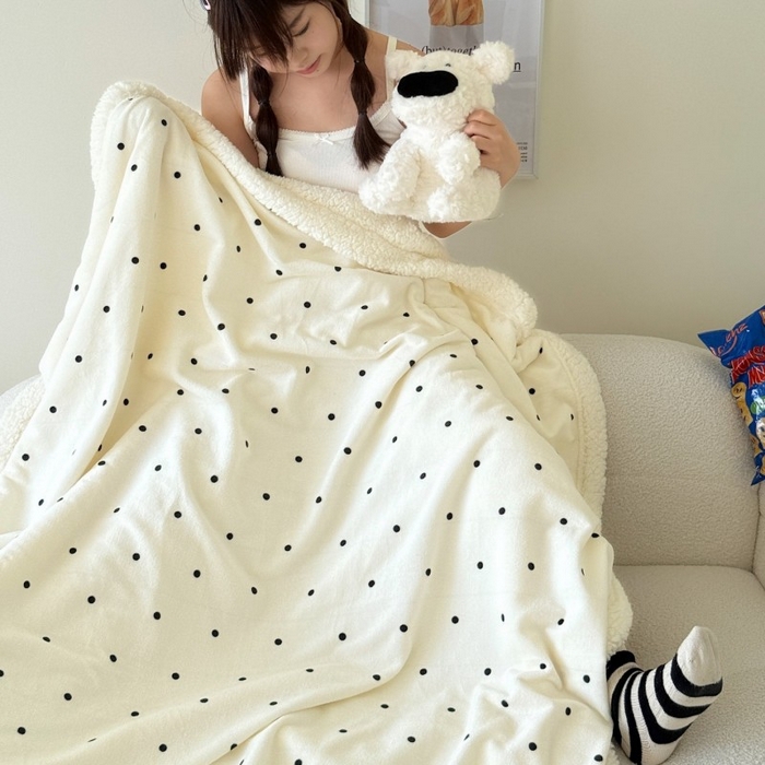91家纺网 家纺一手货源 找家纺 顾里家纺 2025新款Chic韩系少女牛奶羊羔绒毯毛毯毯子-波点系 白波点
