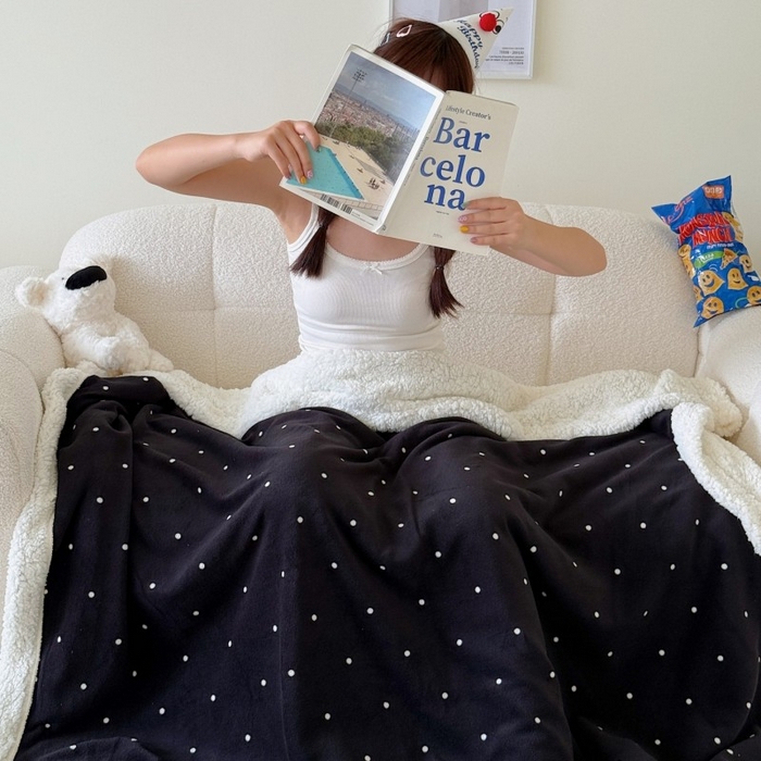 91家纺网 家纺一手货源 找家纺 顾里家纺 2025新款Chic韩系少女牛奶羊羔绒毯毛毯毯子-波点系 黑波点