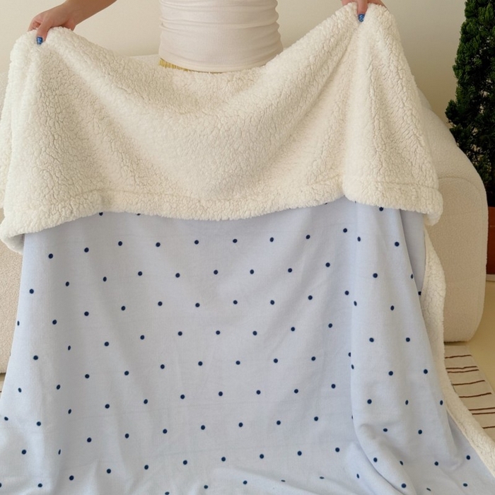 91家纺网 家纺一手货源 找家纺 顾里家纺 2025新款Chic韩系少女牛奶羊羔绒毯毛毯毯子-波点系 蓝波点