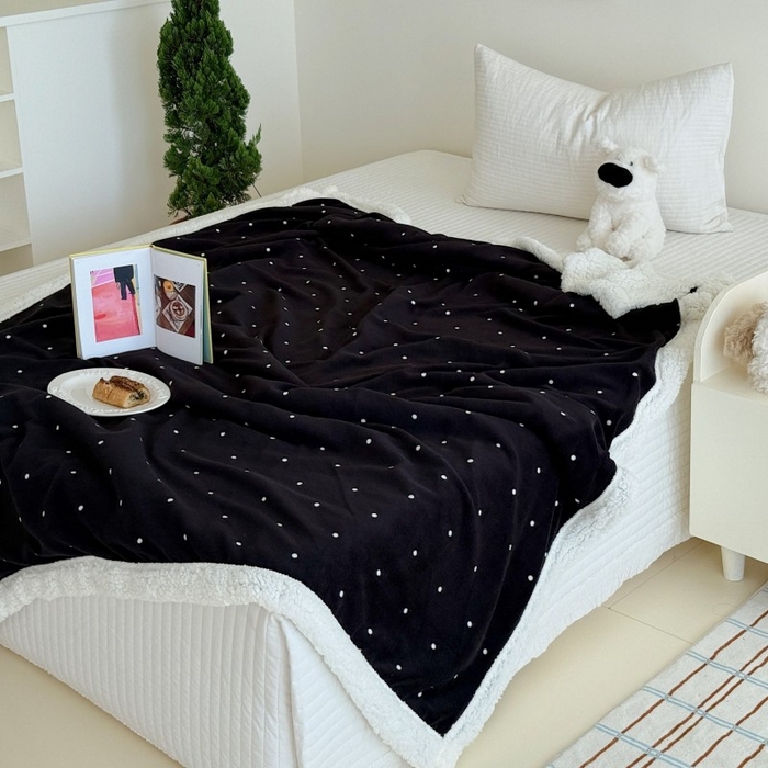 91家纺网 家纺一手货源 找家纺 顾里家纺 2025新款Chic韩系少女牛奶羊羔绒毯毛毯毯子-波点系 黑波点