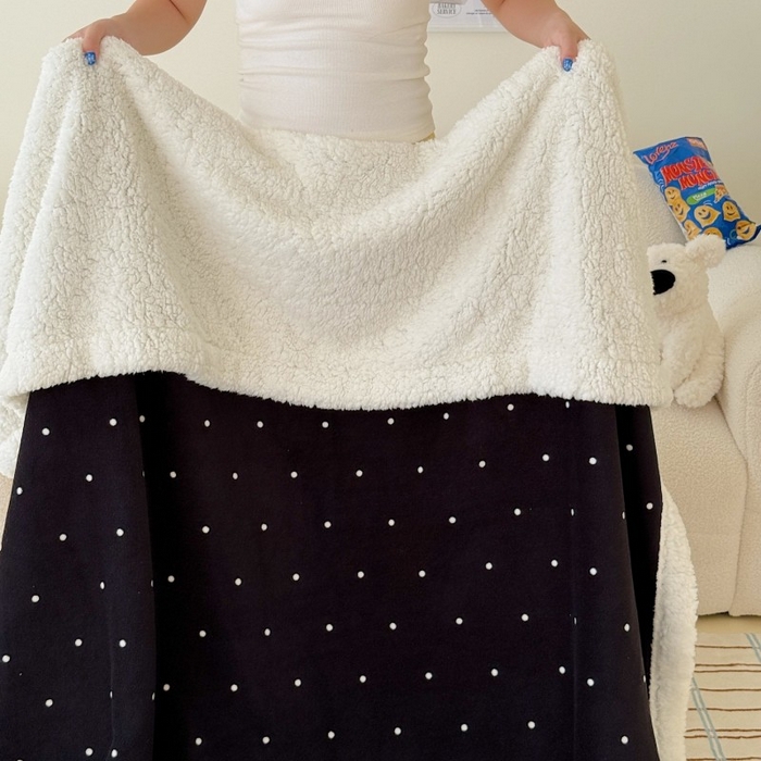 91家纺网 家纺一手货源 找家纺 顾里家纺 2025新款Chic韩系少女牛奶羊羔绒毯毛毯毯子-波点系 黑波点