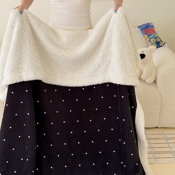 91家纺网 家纺一手货源 找家纺 顾里家纺 2025新款Chic韩系少女牛奶羊羔绒毯毛毯毯子-波点系 黑波点