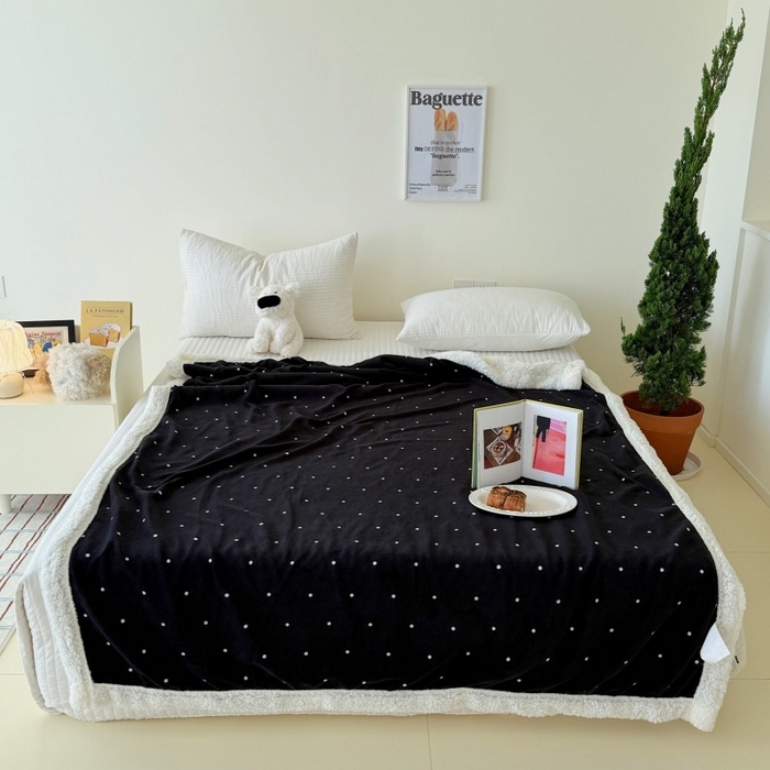 91家纺网 家纺一手货源 找家纺 顾里家纺 2025新款Chic韩系少女牛奶羊羔绒毯毛毯毯子-波点系 黑波点