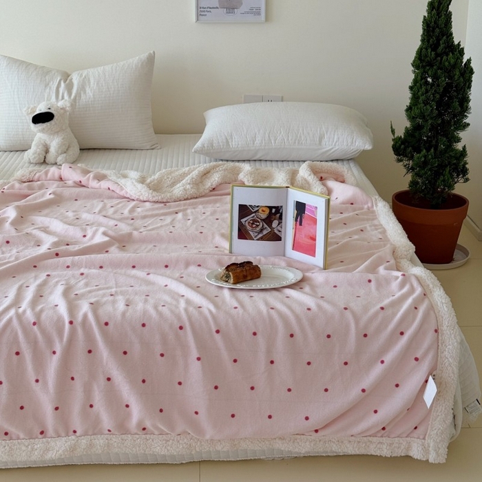 91家纺网 家纺一手货源 找家纺 顾里家纺 2025新款Chic韩系少女牛奶羊羔绒毯毛毯毯子-波点系 粉波点