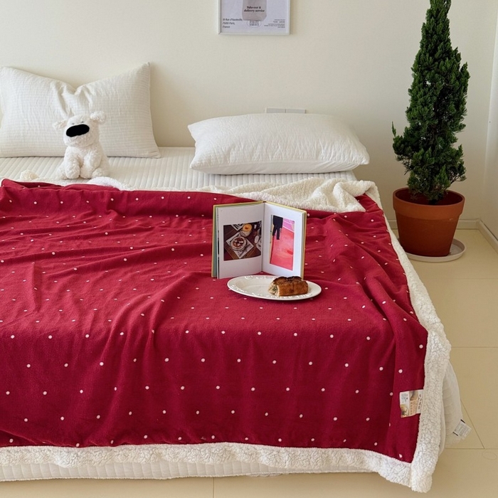 91家纺网 家纺一手货源 找家纺 顾里家纺 2025新款Chic韩系少女牛奶羊羔绒毯毛毯毯子-波点系 红波点