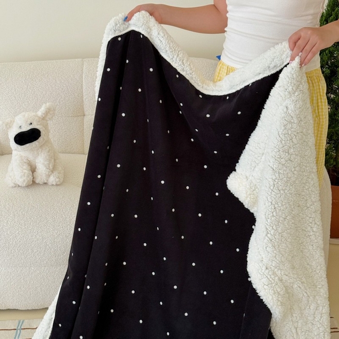 91家纺网 家纺一手货源 找家纺 顾里家纺 2025新款Chic韩系少女牛奶羊羔绒毯毛毯毯子-波点系 黑波点